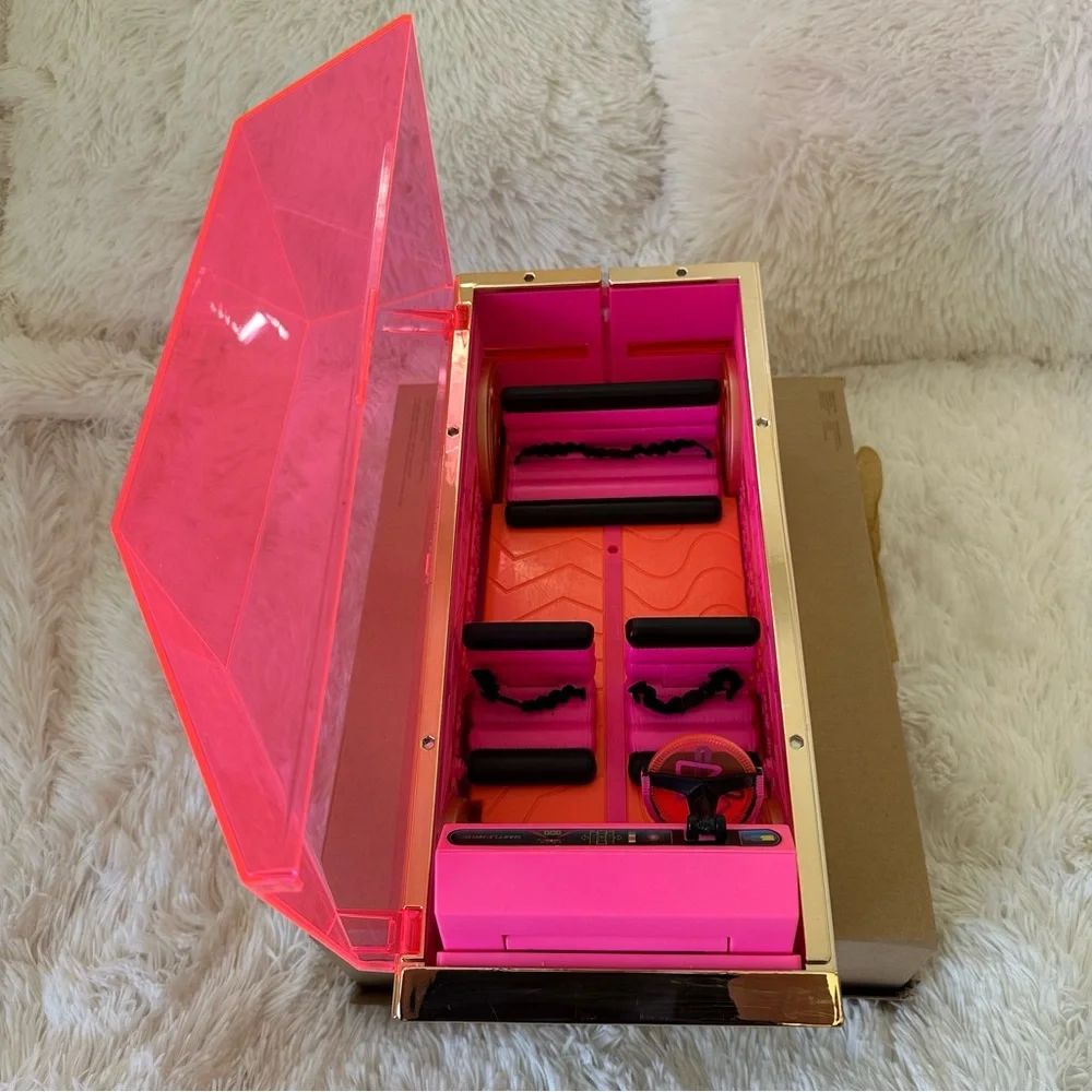 L.O.L. SURPRISE 3-in-1 Party Cruiser Pink OMG Doll Car Pool Dance Floor